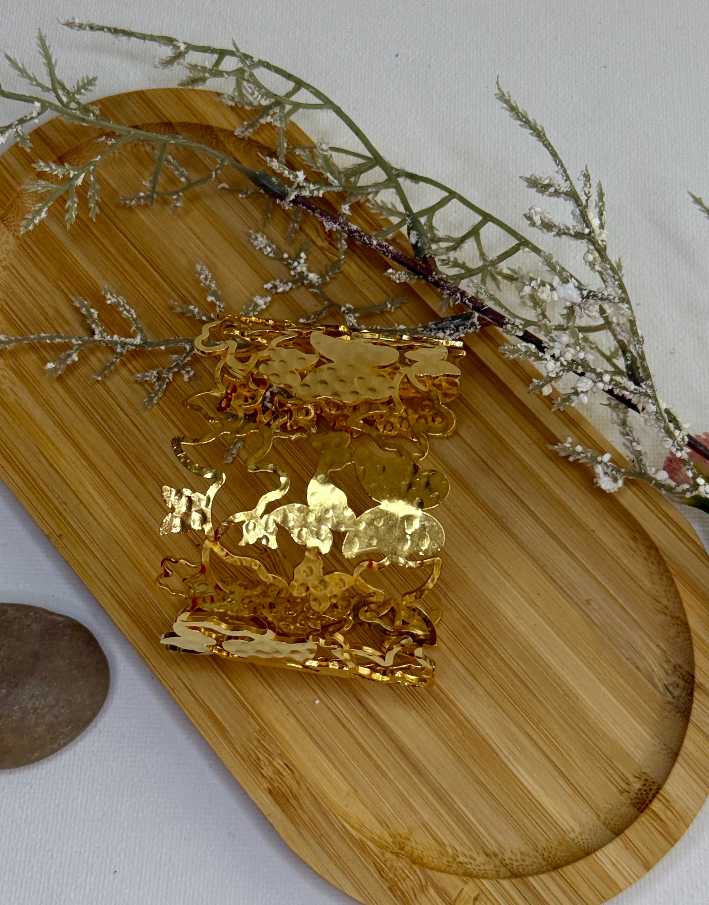 Armband Schmetterling & Blumen – Goldener Edelstahl Armreif