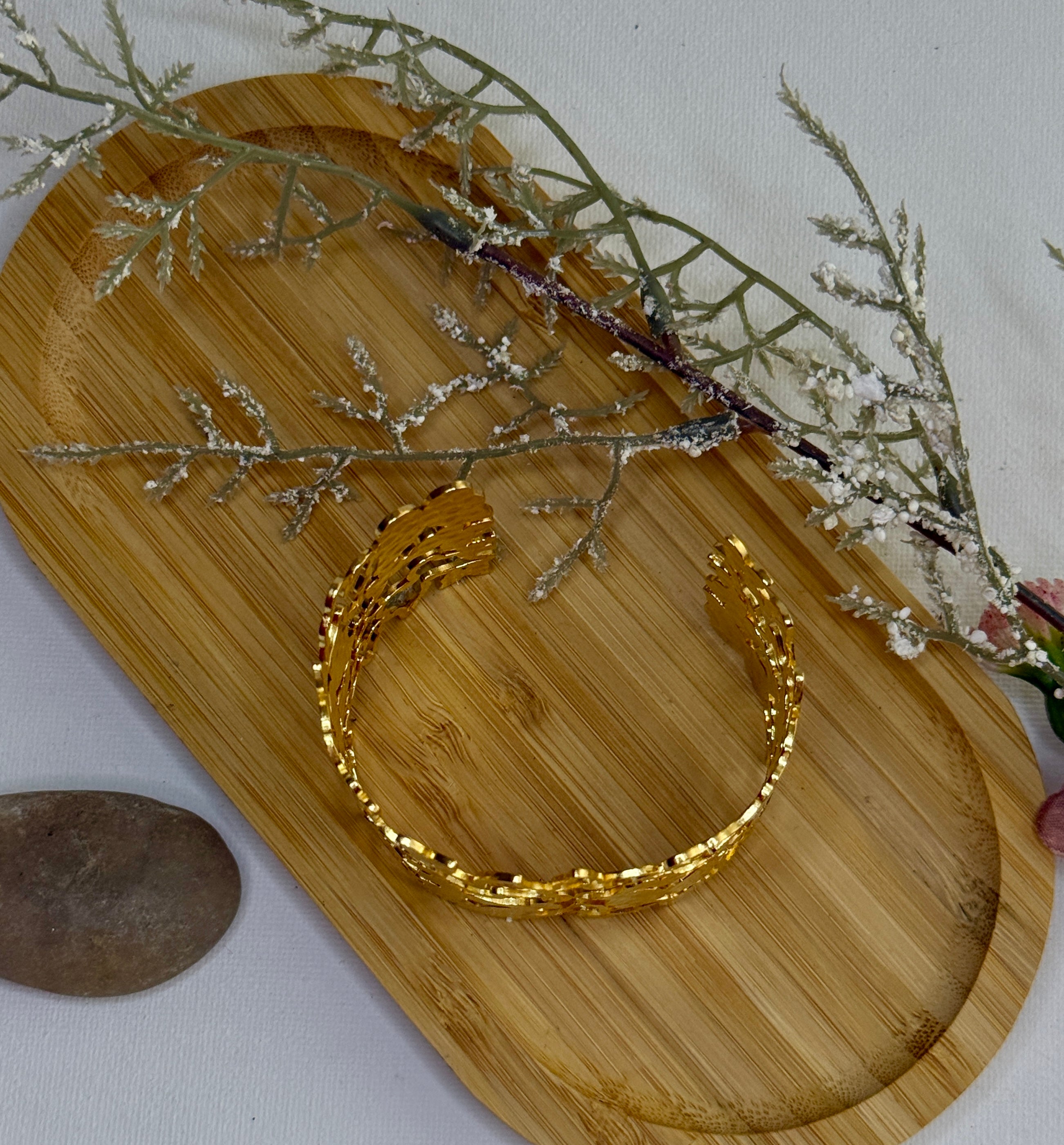 Armband Schmetterling & Blumen – Goldener Edelstahl Armreif