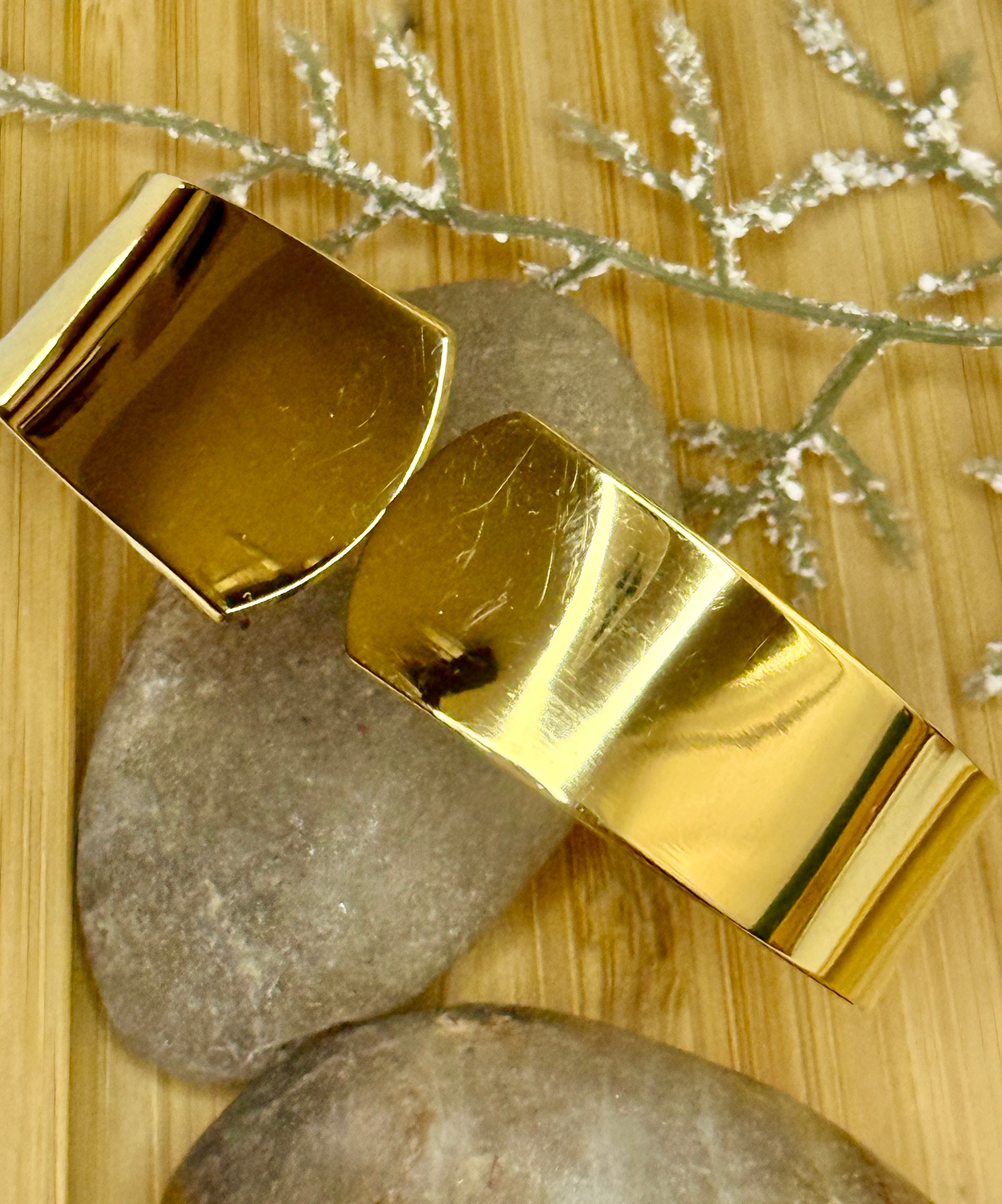 Armband Breiter Goldreif – Minimalistischer Luxus Edelstahl