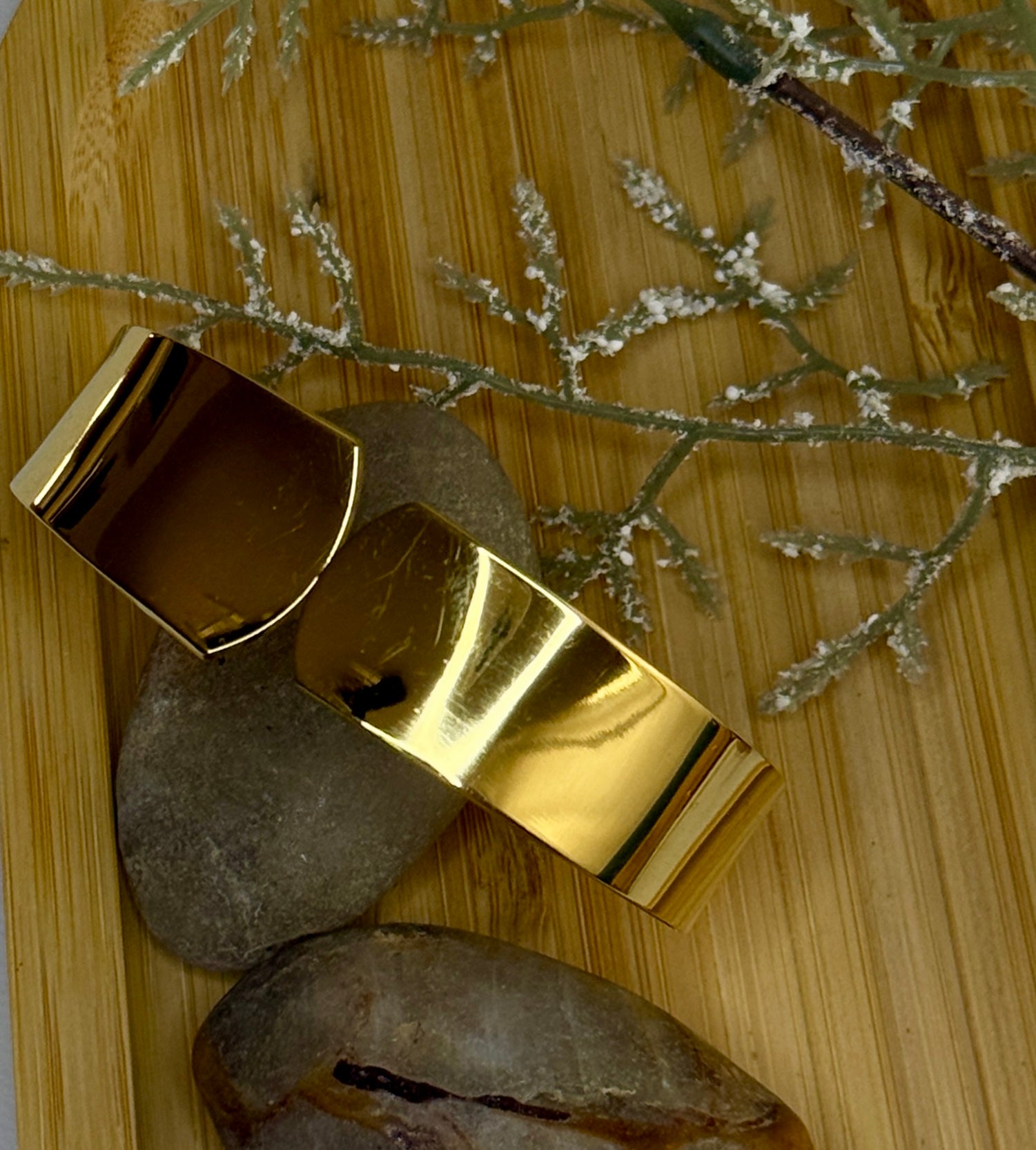 Armband Breiter Goldreif – Minimalistischer Luxus Edelstahl