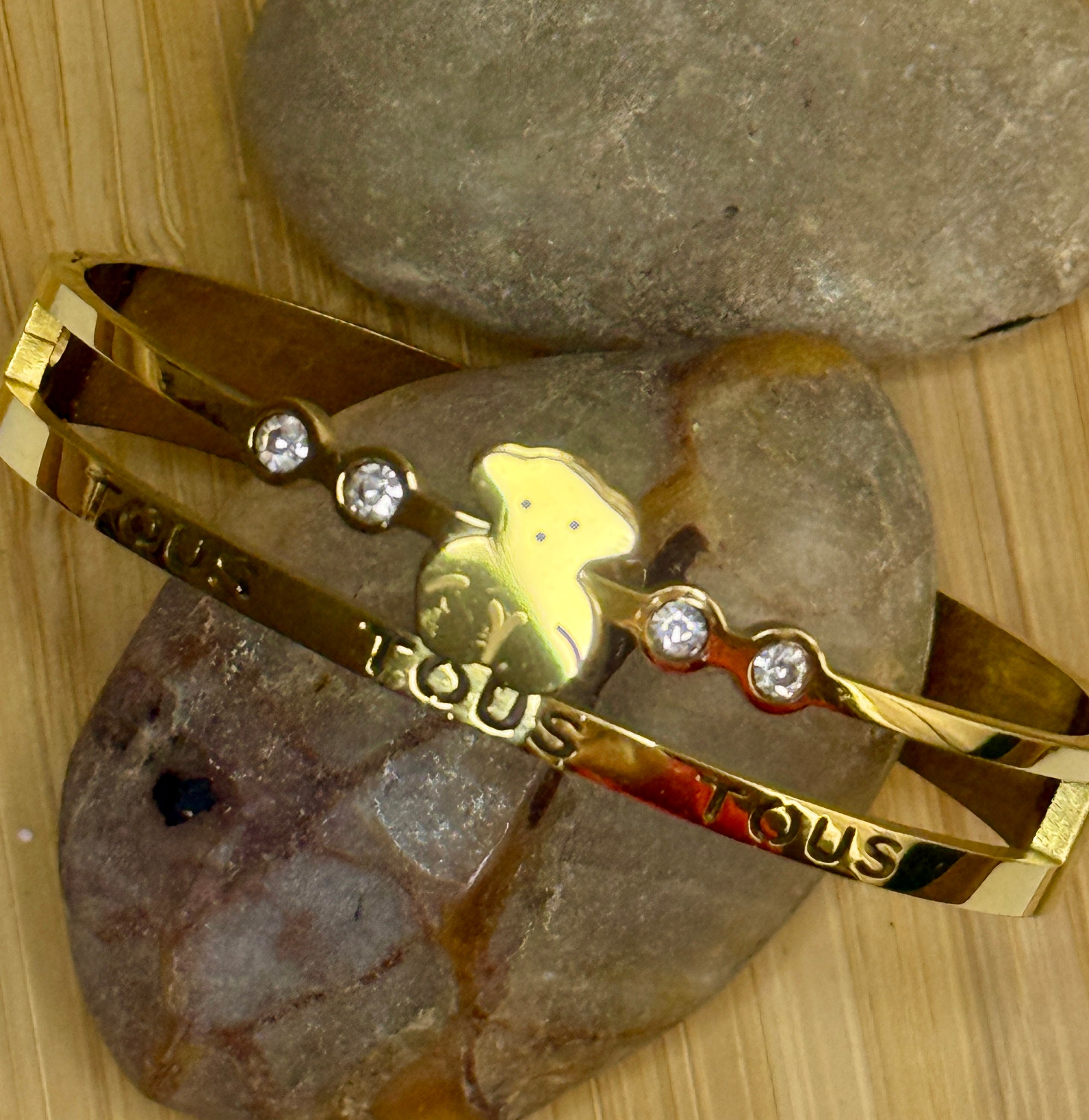 Armband Osito & Kristall – Goldener Edelstahl Bangle