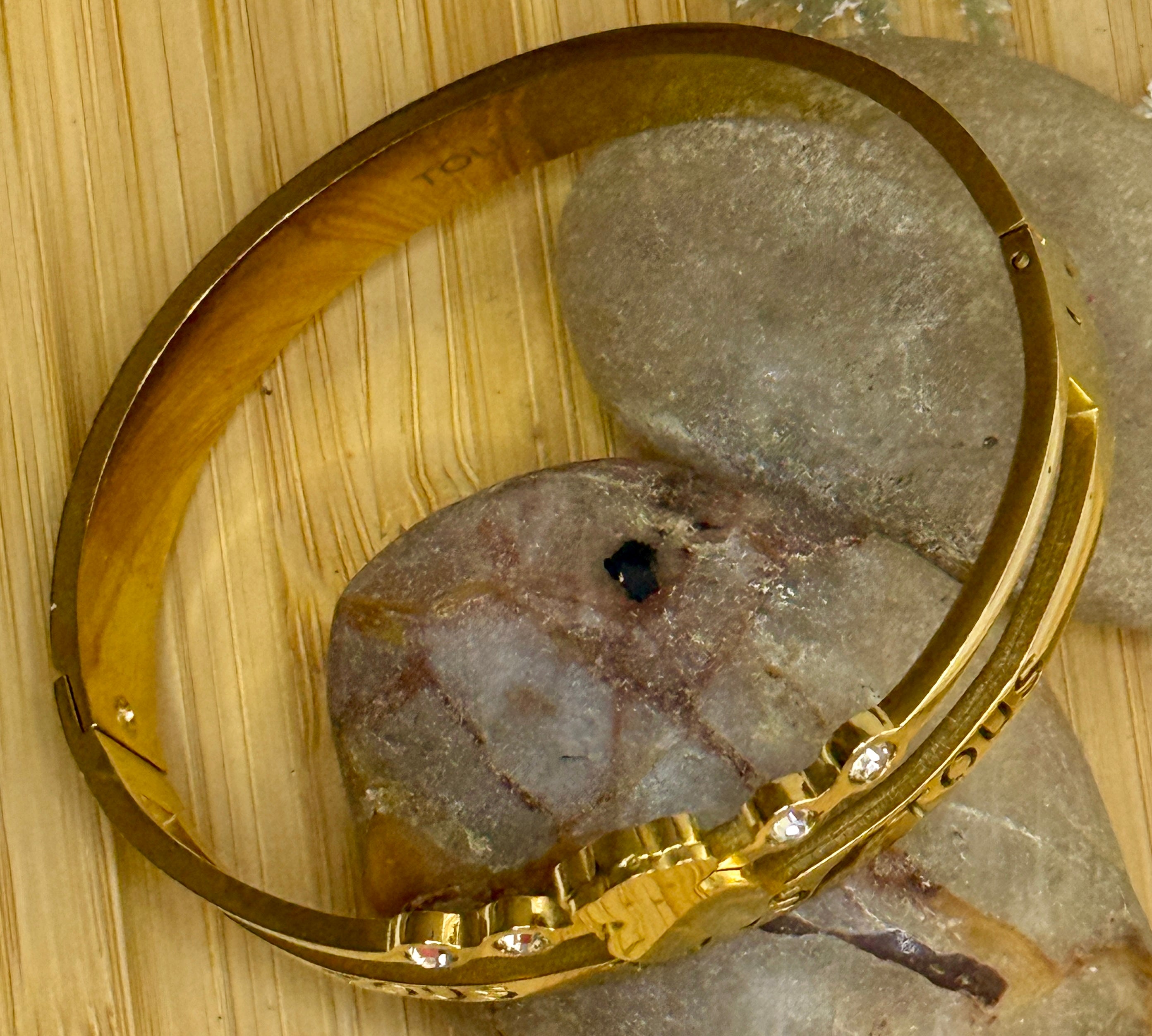 Armband Osito & Kristall – Goldener Edelstahl Bangle
