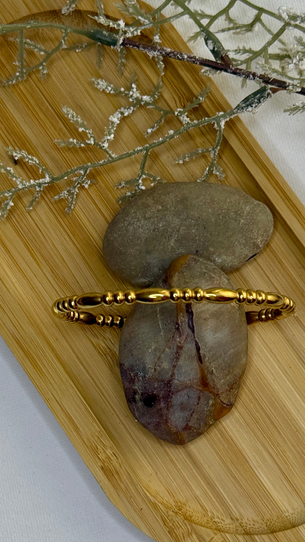Armband Boho Bolitas & Ovale – Goldener Edelstahl Armreif