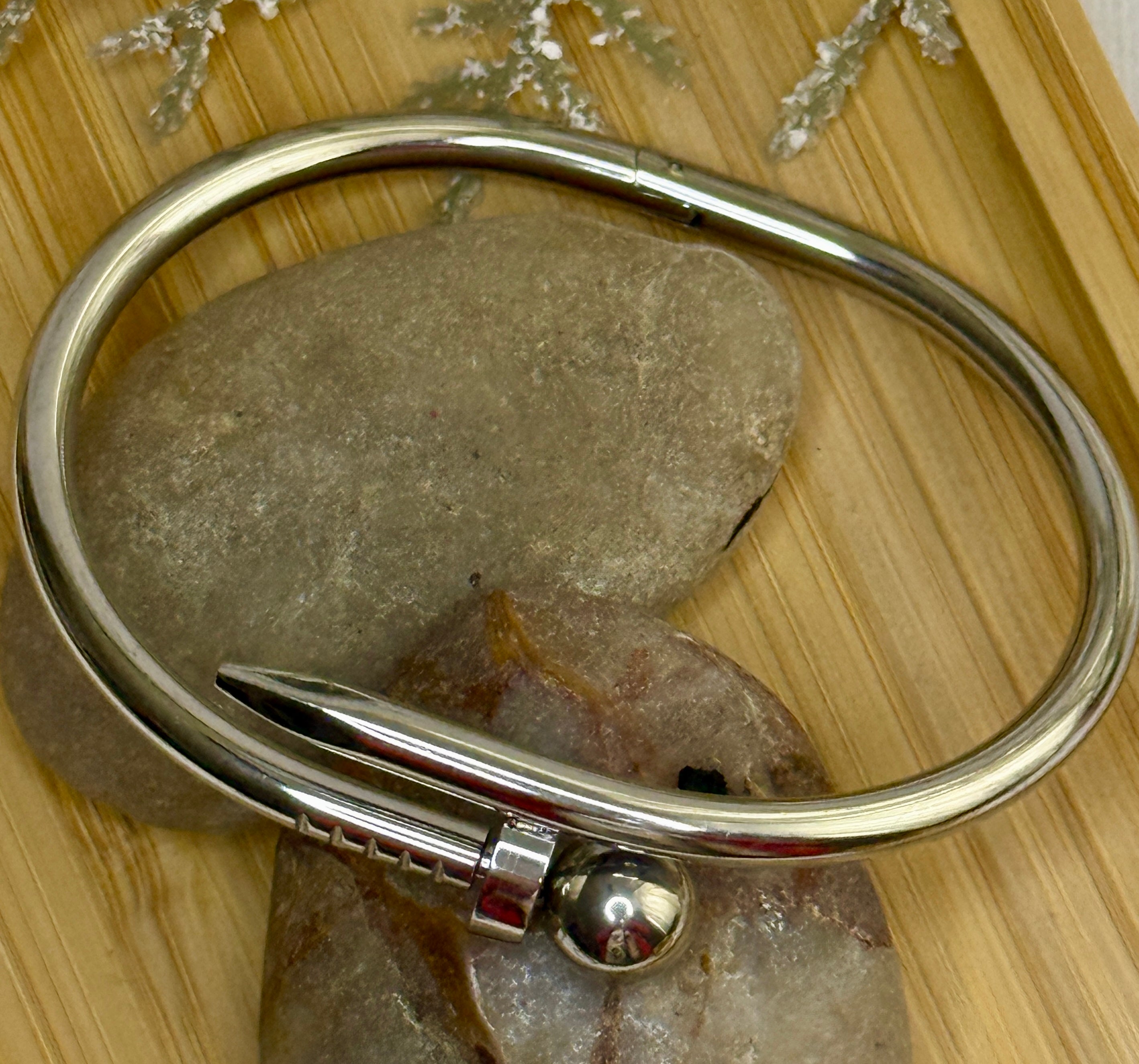 Armband Nagel Design – Klassischer Edelstahl Bangle Silber