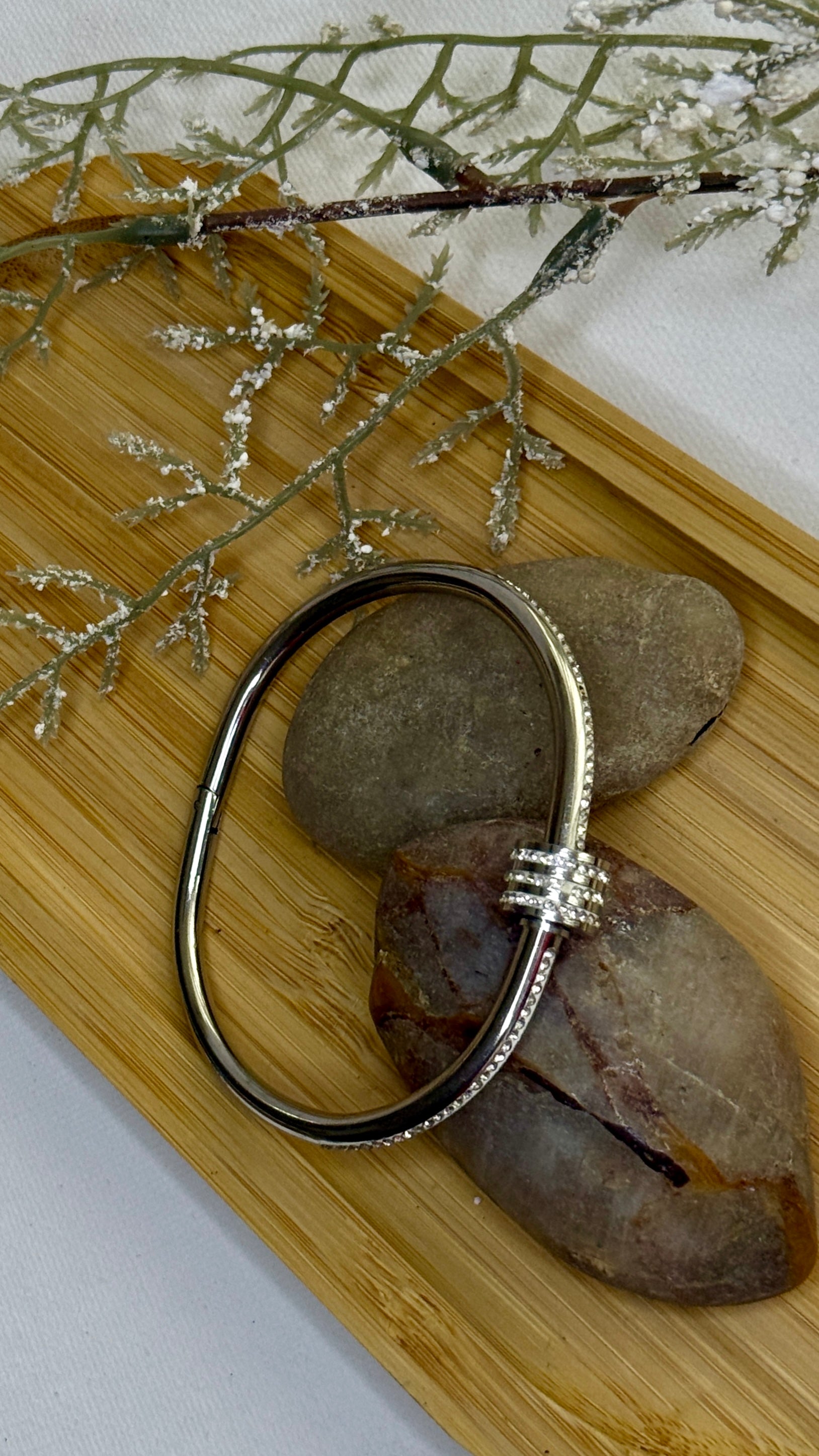 Armband Kristallreihe & Knoten – Eleganter Edelstahl Bangle Silber