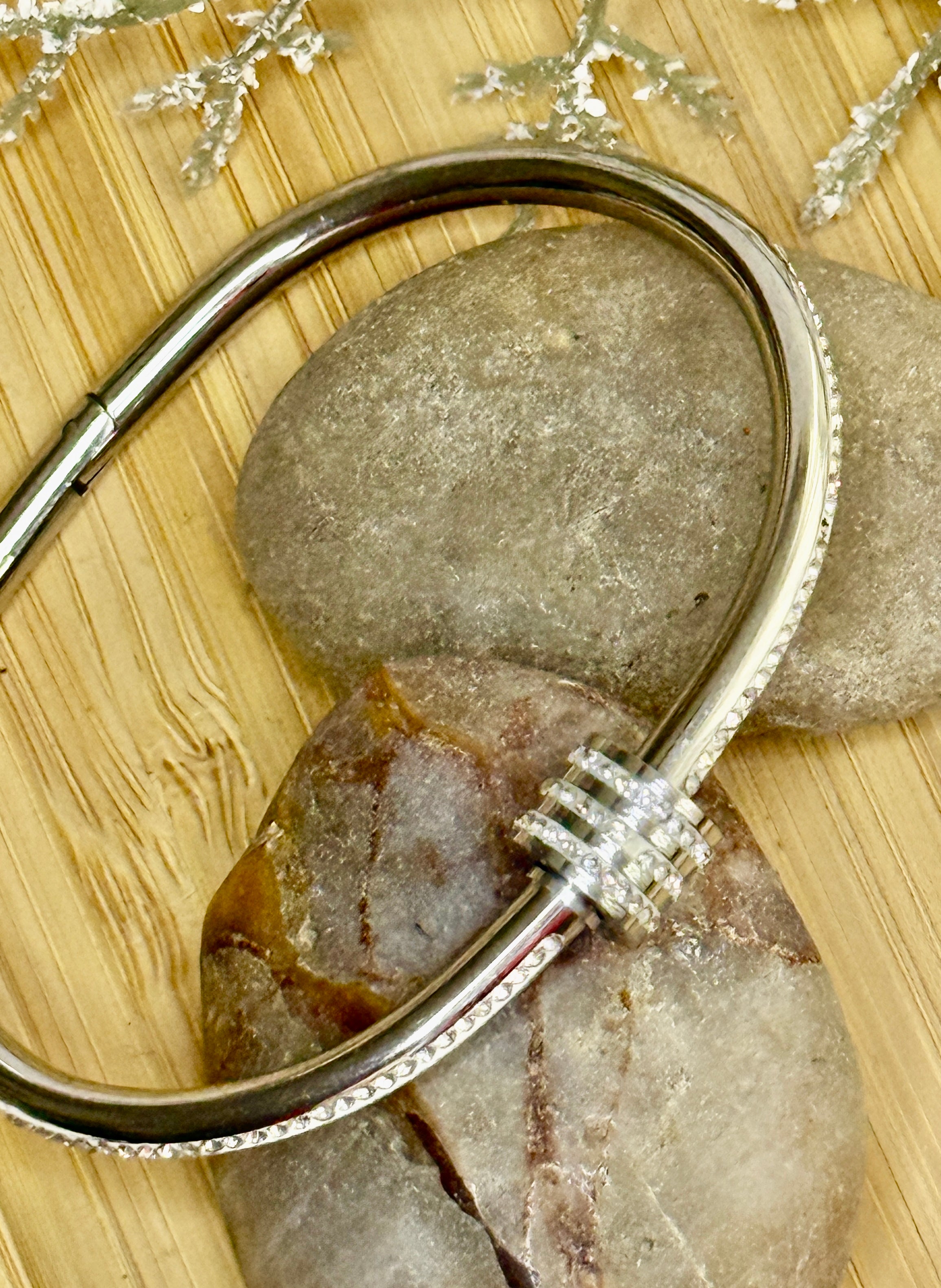 Armband Kristallreihe & Knoten – Eleganter Edelstahl Bangle Silber